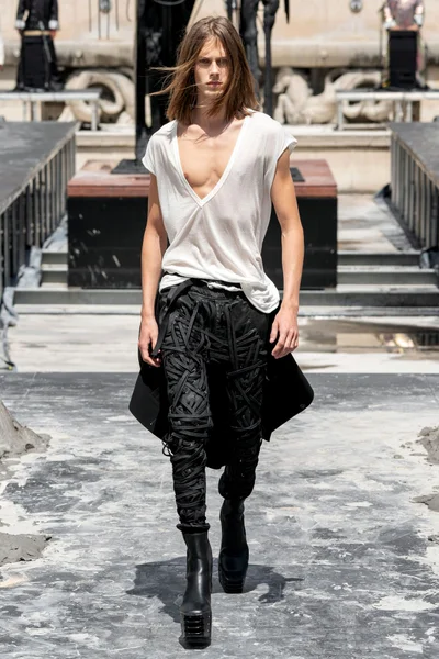 Look 20